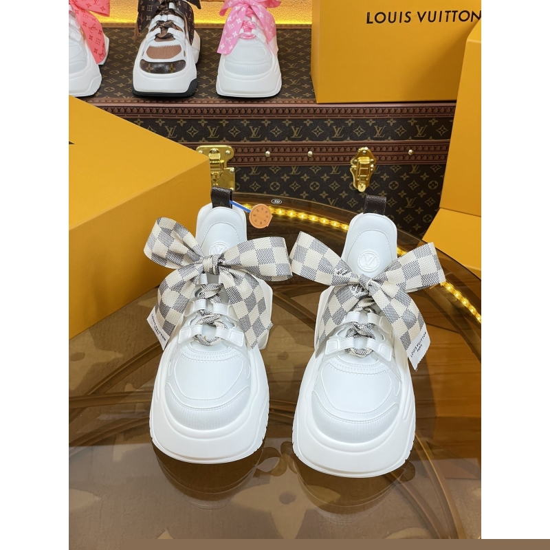 l**is V*t*n sneakers